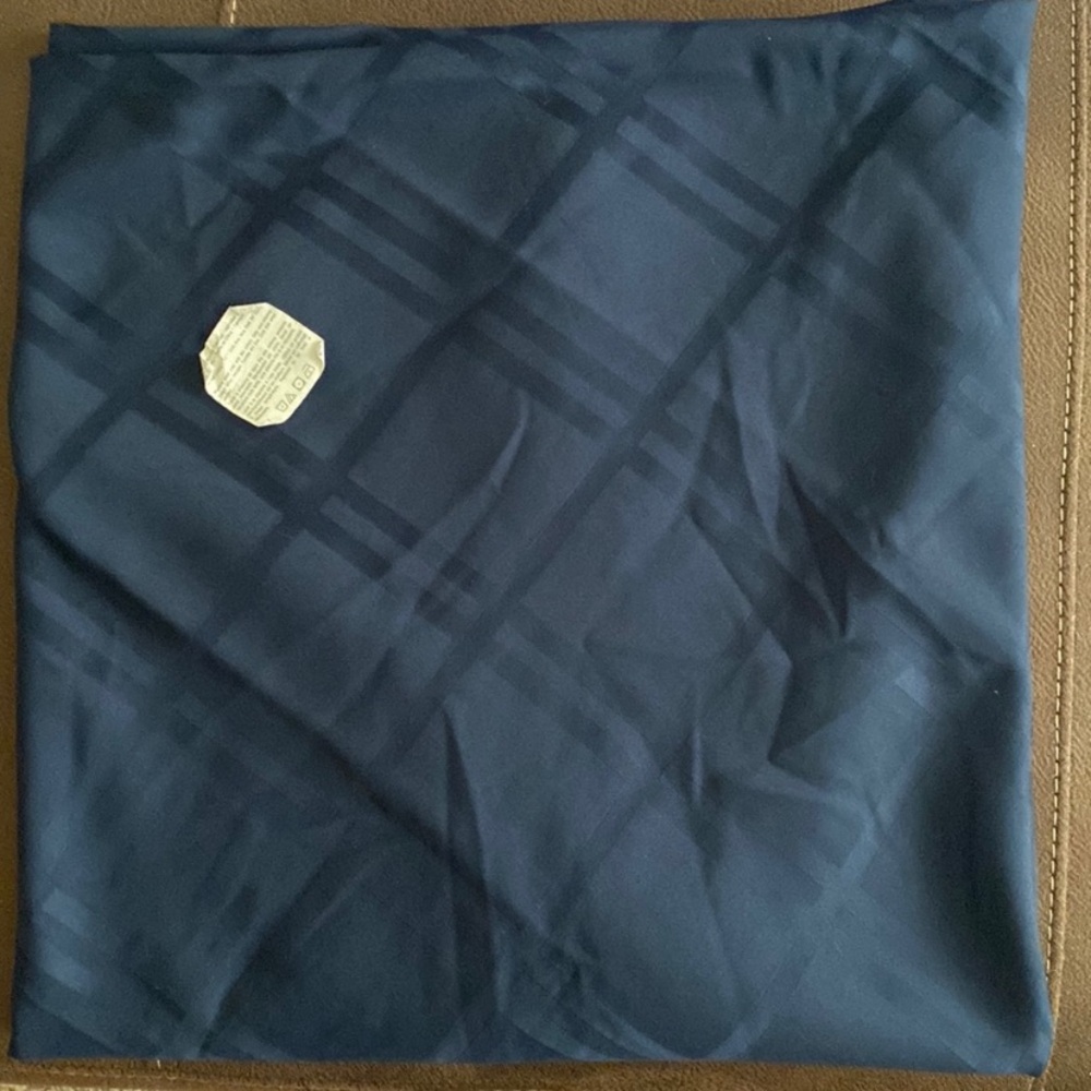 Bardwil Linens Navy Blue solid Plaid 74” round tablecloth cover new microfiber